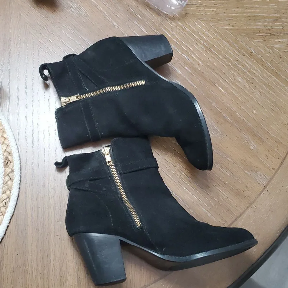 Ralph Lauren Macie Black Suede Ankle Bootie Sz 7.5B
